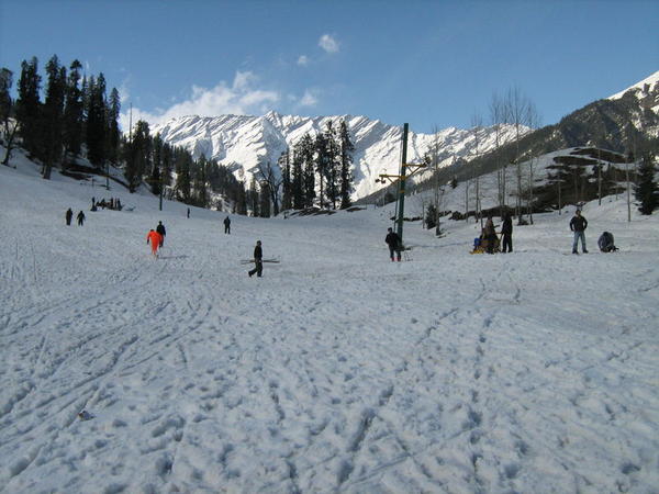 Skiing in Solang Valley