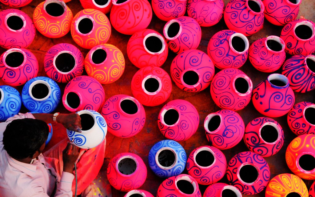 A Men  paints clay pots at Kumbharwada  for dahi handi artist at his home in the Kumbhar wada is busy in the colouring the clay pots for the Dahi Handi  Photo By Rahul Deshmukh  24th Aug 2015