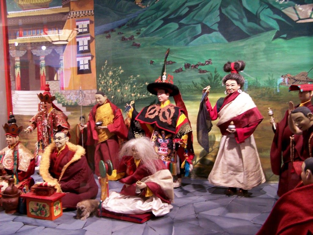 Tibetan_lamas_and_priests,_Losel_Doll_Museum,_Norbulingka_Institute,_Dharamsala