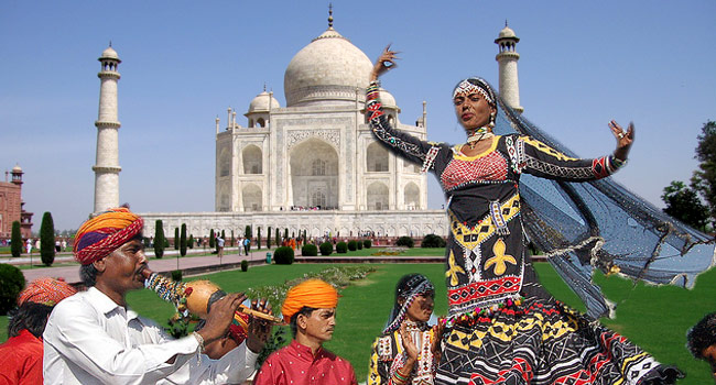 Taj Mahotsav – Festivity in The Midst of Arts and Crafts