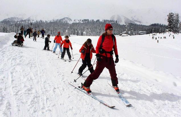 Skiing in Gulmarg