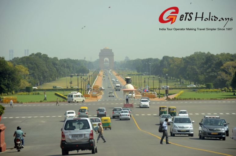 india gate view in winter