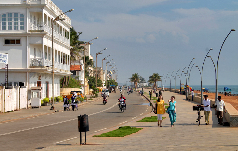 mahatma-gandhi-statue-pondicherry-beach