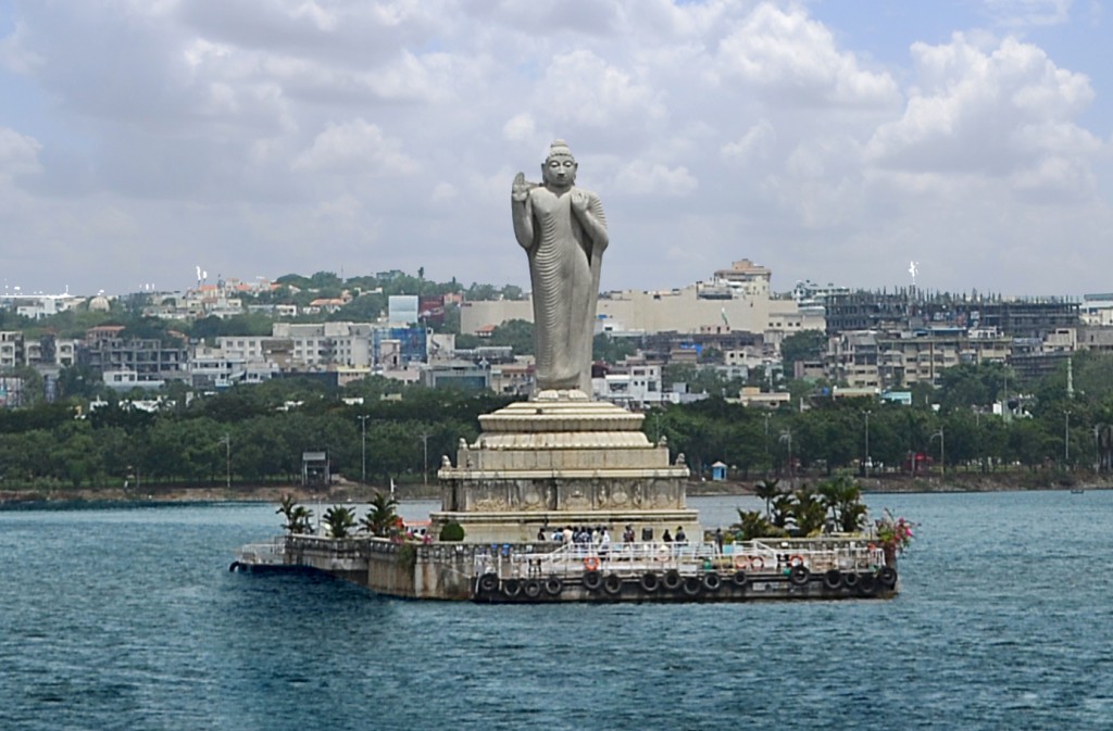 hussain sagar lake