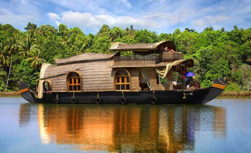 How to Enjoy Kerala Backwaters with a Houseboat Stay