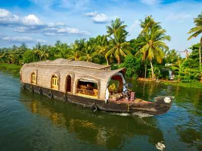 Kerala Backwaters – Serene Houseboat Escapes