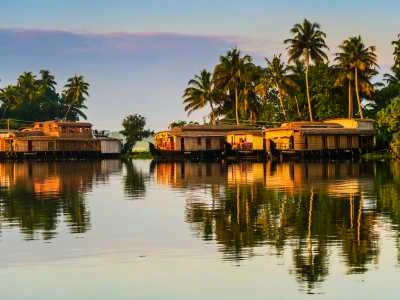 Why Choose a Houseboat Stay