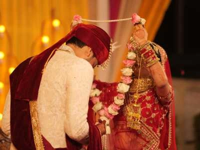 Exchange of Garlands