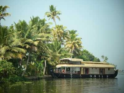 Kerala Hills & Backwaters Circuit